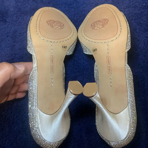 NEW VINCE CAMUTO Aliandry2 Rhinestone Slip On Heels Sandals Women’s, Size 8.5M