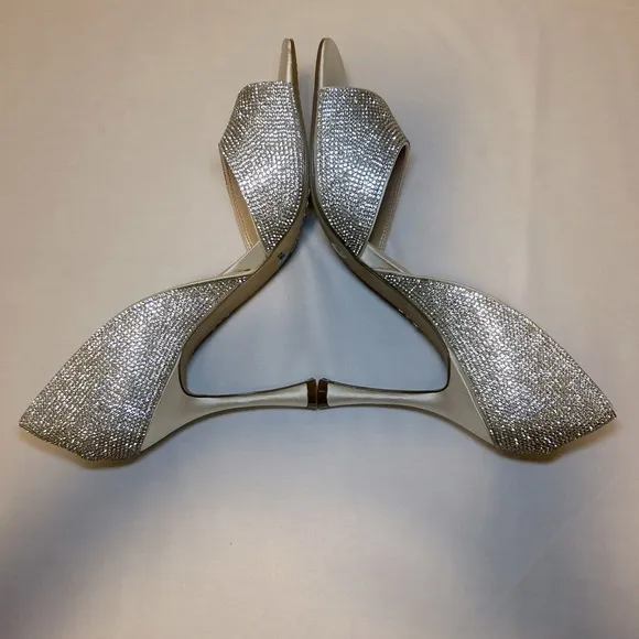 NEW VINCE CAMUTO Aliandry2 Rhinestone Slip On Heels Sandals Women’s, Size 8.5M