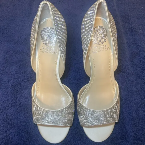 NEW VINCE CAMUTO Aliandry2 Rhinestone Slip On Heels Sandals Women’s, Size 8.5M
