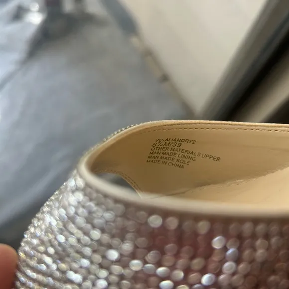 NEW VINCE CAMUTO Aliandry2 Rhinestone Slip On Heels Sandals Women’s, Size 8.5M