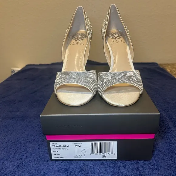 NEW VINCE CAMUTO Aliandry2 Rhinestone Slip On Heels Sandals Women’s, Size 8.5M