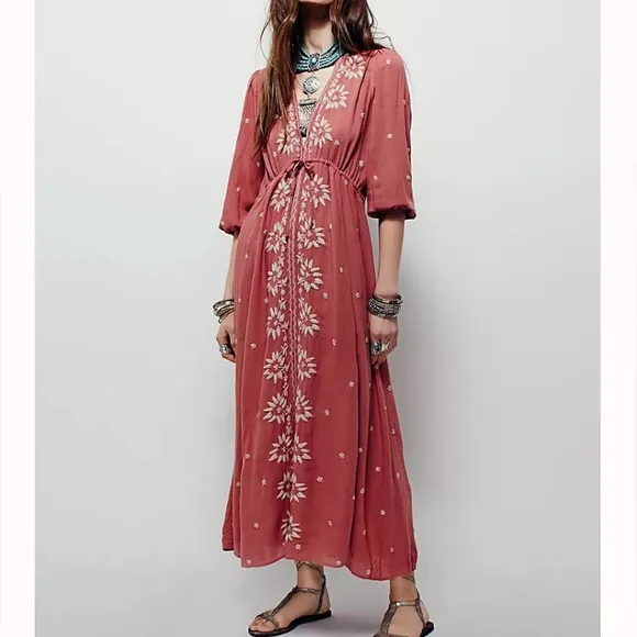 New with Tag : Free People Embroidered Fable Midi Dress. Size Medium