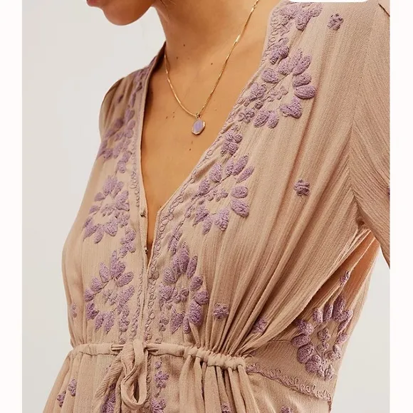 New with Tag : Free People Embroidered Fable Midi Dress. Size Medium