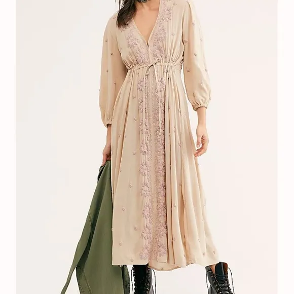 New with Tag : Free People Embroidered Fable Midi Dress. Size Medium