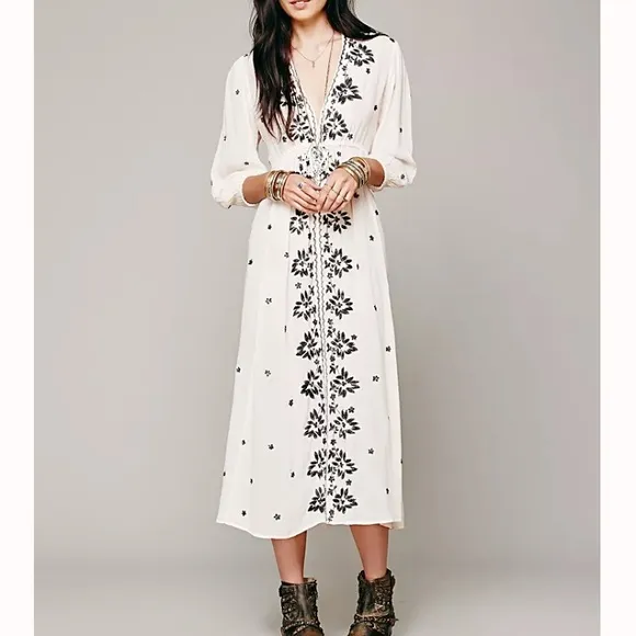 New with Tag : Free People Embroidered Fable Midi Dress. Size Medium
