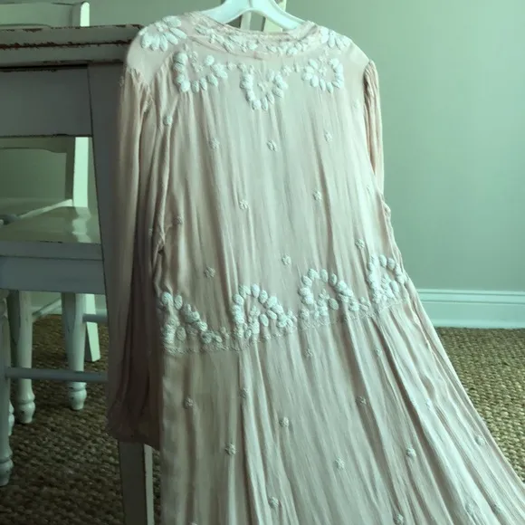 New with Tag : Free People Embroidered Fable Midi Dress. Size Medium