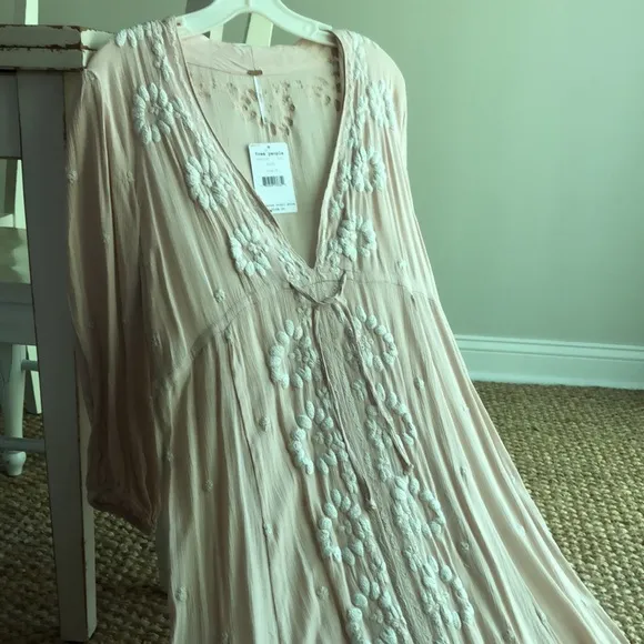 New with Tag : Free People Embroidered Fable Midi Dress. Size Medium