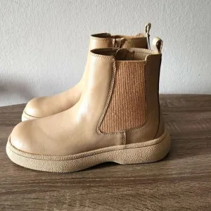 NEW ZARA BOOTS WITH ZIPPER .NWT ALL WEATHER. GREIT NEUTRAL COLOR SIZE 37.