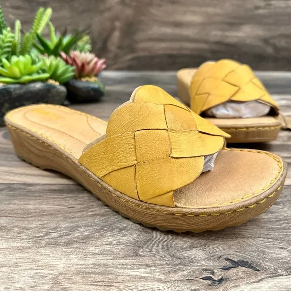 NIB Born Aleah 9M 40.5 Yellow Leather Slide Sandals