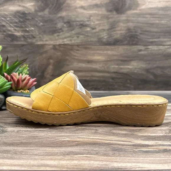 NIB Born Aleah 9M 40.5 Yellow Leather Slide Sandals
