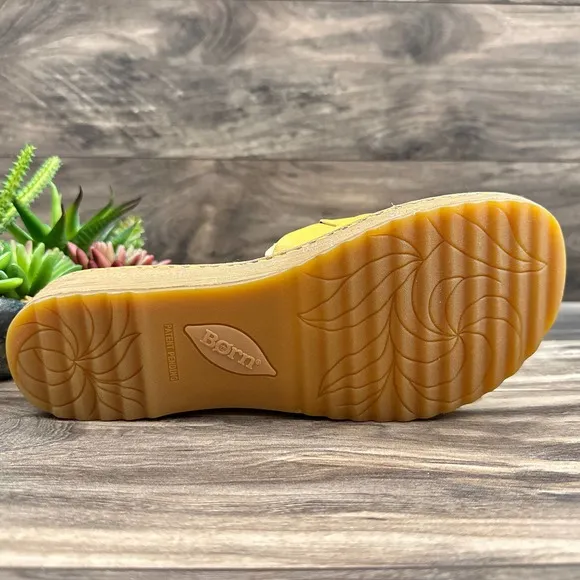 NIB Born Aleah 9M 40.5 Yellow Leather Slide Sandals