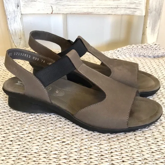 NIB Mephisto Petrea Sandal