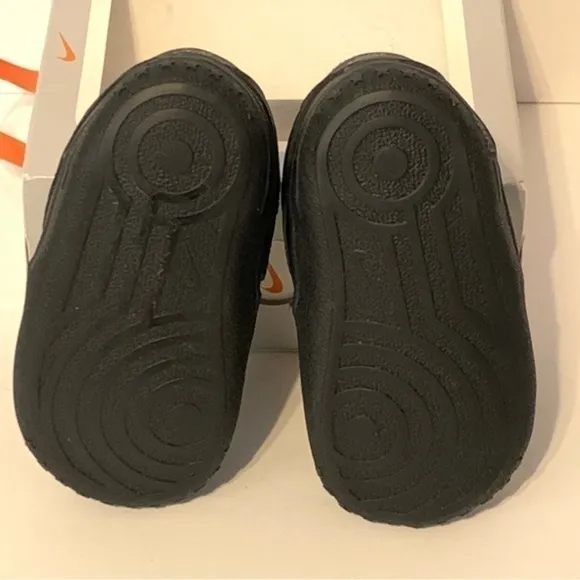 NIB. NIKE Force 1 Crib Booties
