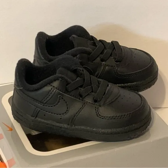 NIB. NIKE Force 1 Crib Booties