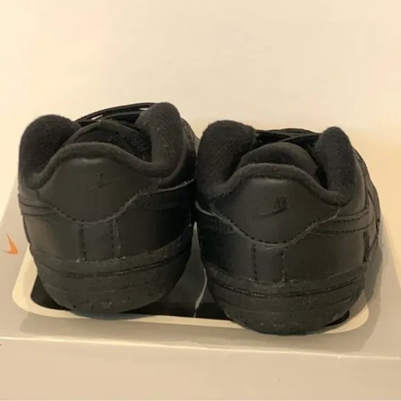 NIB. NIKE Force 1 Crib Booties