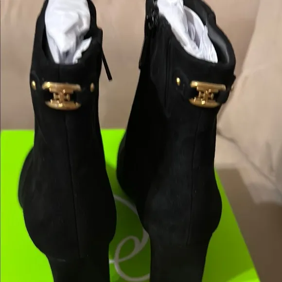 NIB Sam Edelman Saige Elegant Black Suede Ankle Boots size 9.5