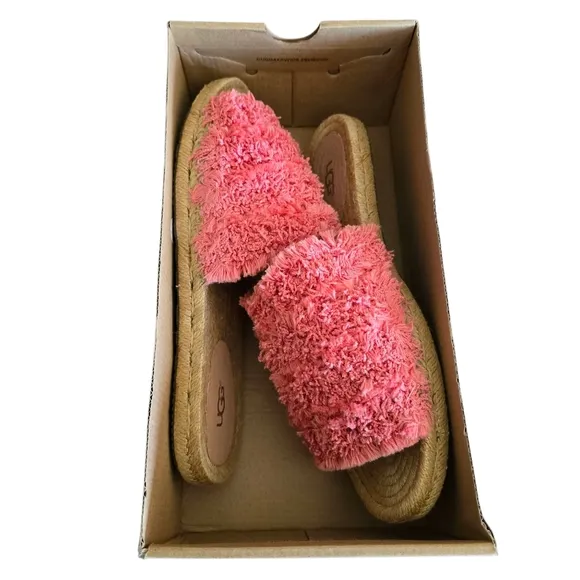 NIB | UGG Edith Slide Yarn Fringe Pink Sandals, Size 9