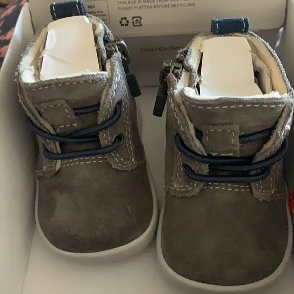 NIB UGG Kristjan Chukka Botttie Sneaker leather size 1 / 0 to 6 month baby shoes