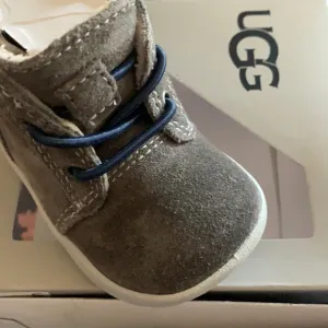 NIB UGG Kristjan Chukka Botttie Sneaker leather size 1 / 0 to 6 month baby shoes