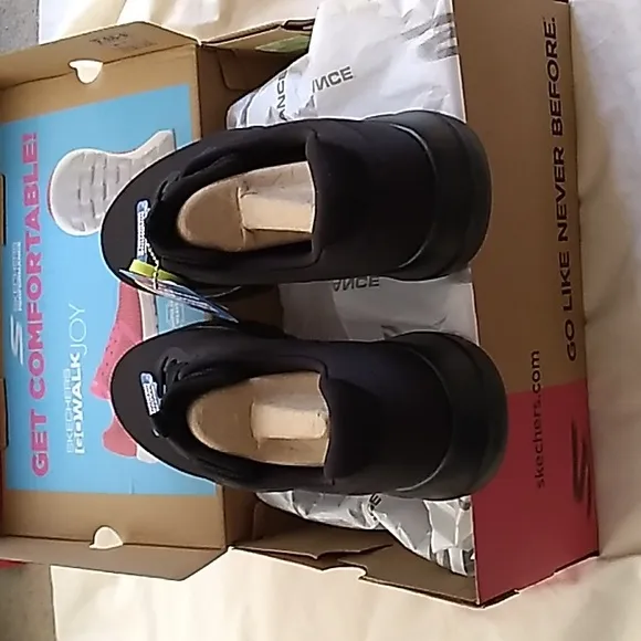 NIB WOMEN'S Skechers Performance orrholite machine washable black shoes size 9.5