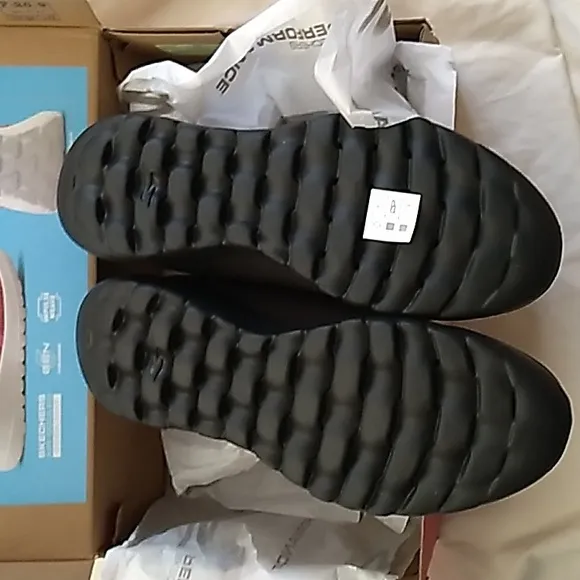 NIB WOMEN'S Skechers Performance orrholite machine washable black shoes size 9.5