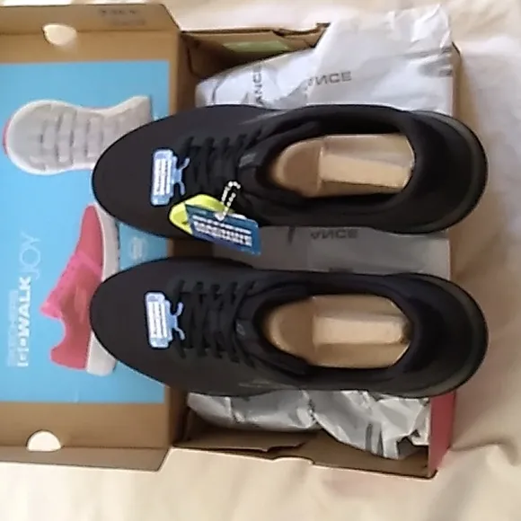 NIB WOMEN'S Skechers Performance orrholite machine washable black shoes size 9.5