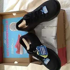 NIB WOMEN'S Skechers Performance orrholite machine washable black shoes size 9.5