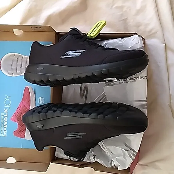 NIB WOMEN'S Skechers Performance orrholite machine washable black shoes size 9.5