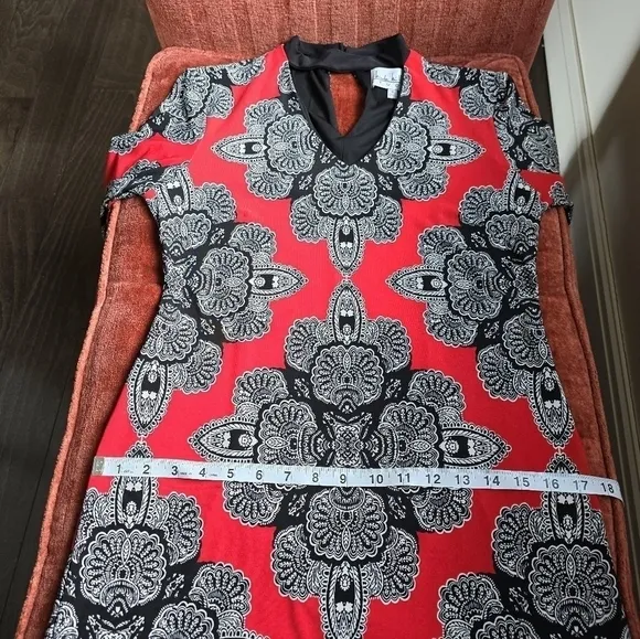 Nicole Miller Studio 3/4 Sleeve Knit Dress Choker V-Neck Red Black Print Sz. 8