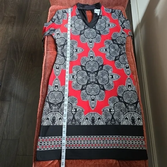 Nicole Miller Studio 3/4 Sleeve Knit Dress Choker V-Neck Red Black Print Sz. 8