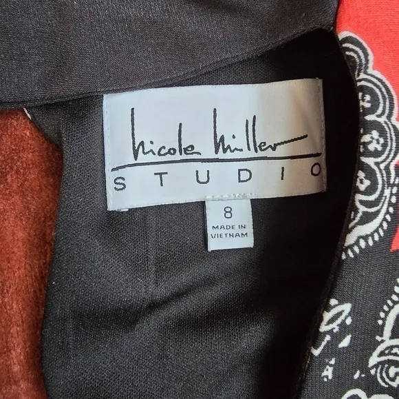 Nicole Miller Studio 3/4 Sleeve Knit Dress Choker V-Neck Red Black Print Sz. 8
