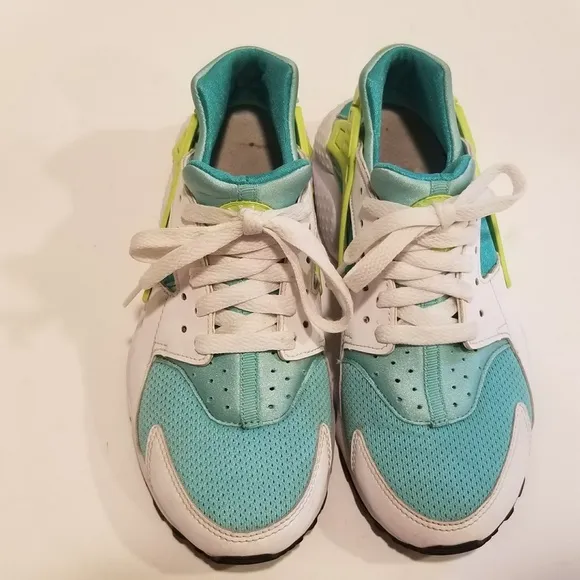 NIKE Air Huarache Run Lace Up Sneakers Shoes White Blue Shoes Youth Size 5.5 Y