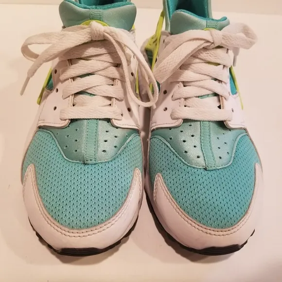 NIKE Air Huarache Run Lace Up Sneakers Shoes White Blue Shoes Youth Size 5.5 Y