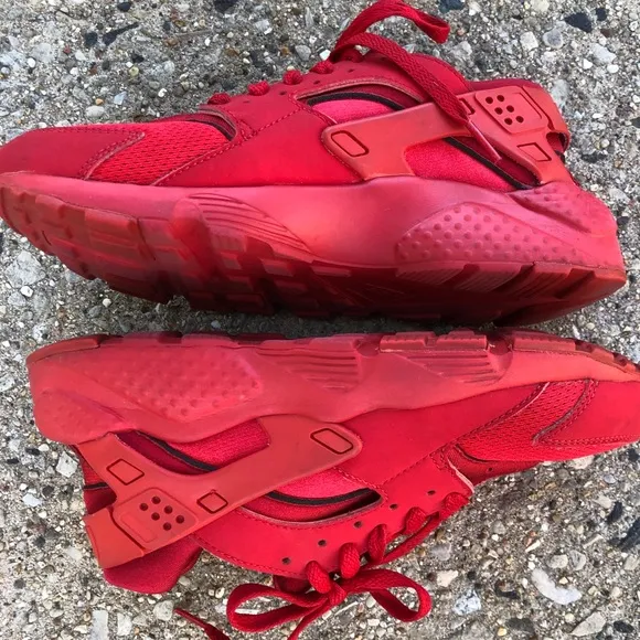 Nike Air Huarache Triple Red Run Shoes