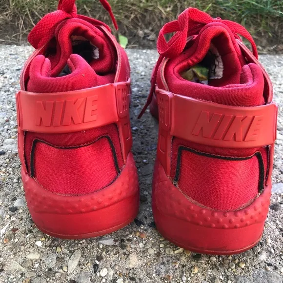 Nike Air Huarache Triple Red Run Shoes