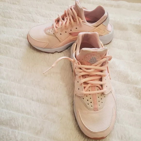 NIKE Air Hurache Women's Zs. 7 Light Pink