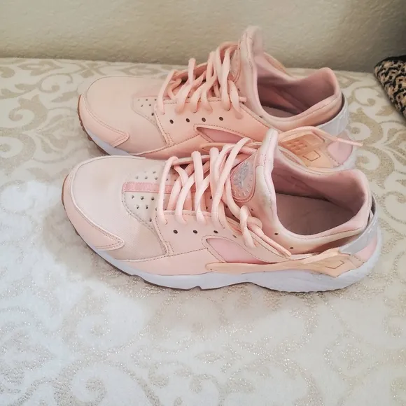 NIKE Air Hurache Women's Zs. 7 Light Pink
