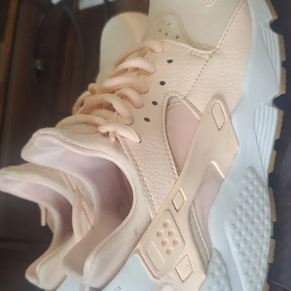 NIKE Air Hurache Women's Zs. 7 Light Pink