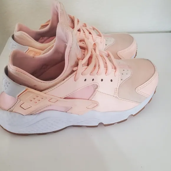 NIKE Air Hurache Women's Zs. 7 Light Pink