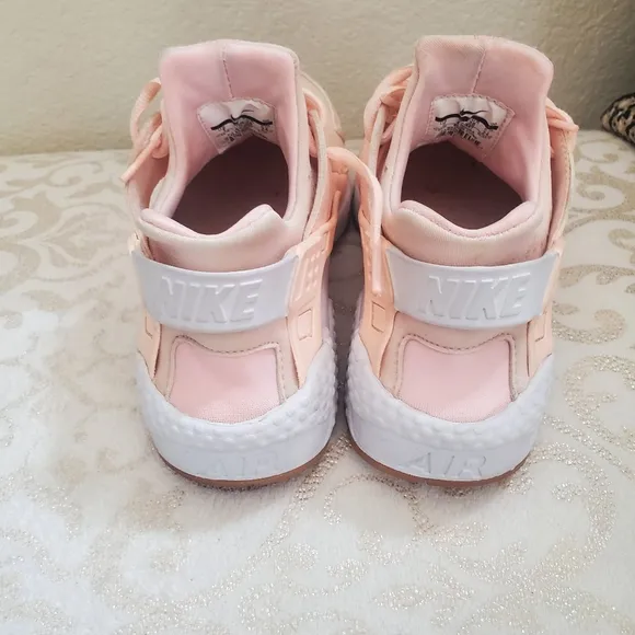 NIKE Air Hurache Women's Zs. 7 Light Pink