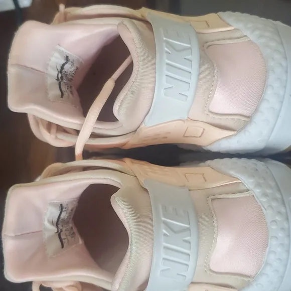 NIKE Air Hurache Women's Zs. 7 Light Pink