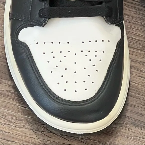 Nike Air Jordan 1 Low Basketball Shoes Womens Sz 9 Black White Panda DC0774-101