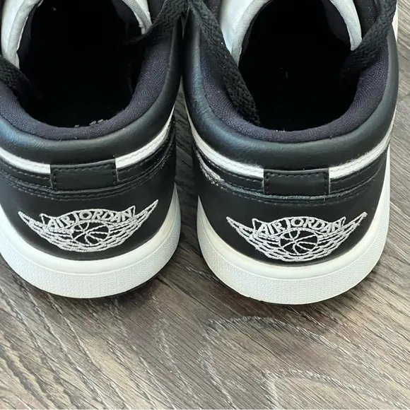 Nike Air Jordan 1 Low Basketball Shoes Womens Sz 9 Black White Panda DC0774-101