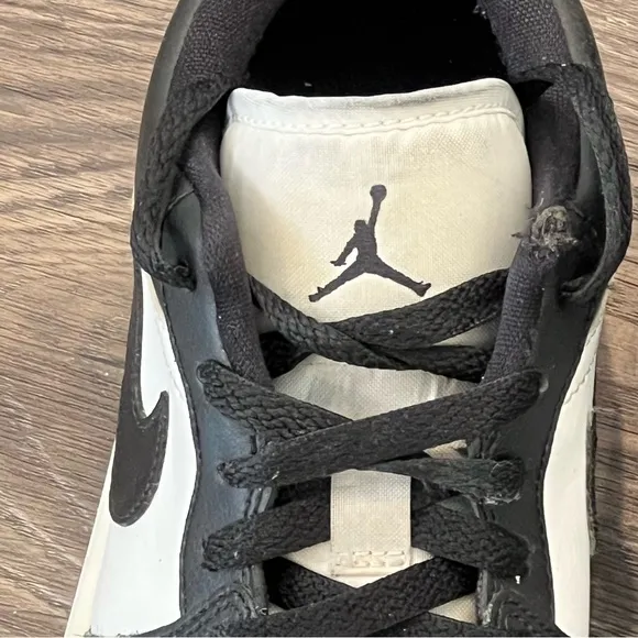 Nike Air Jordan 1 Low Basketball Shoes Womens Sz 9 Black White Panda DC0774-101