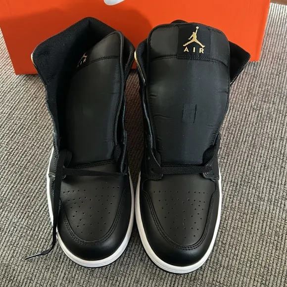 Nike air Jordan 1 Mid Basketball Shoes black gold size 13 NEW in wrong box