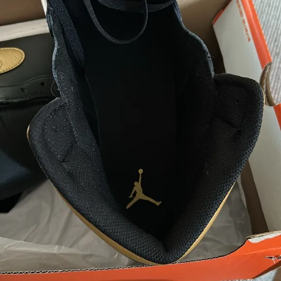 Nike air Jordan 1 Mid Basketball Shoes black gold size 13 NEW in wrong box