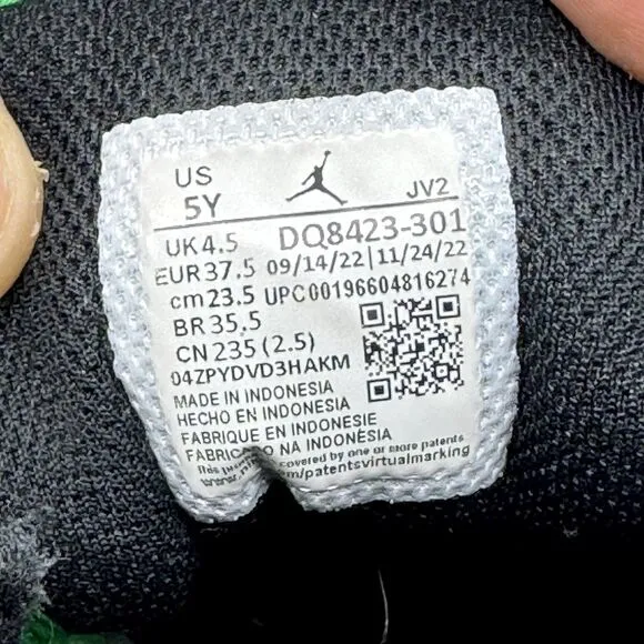Nike Air Jordan 1 Mid Grade School 'Lucky Green' DQ8423-301 Size 5Y GUC