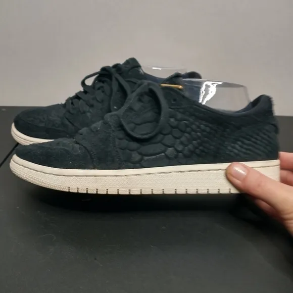 Nike Air Jordan 1 Retro women's sneakers, black python, size 9.5
