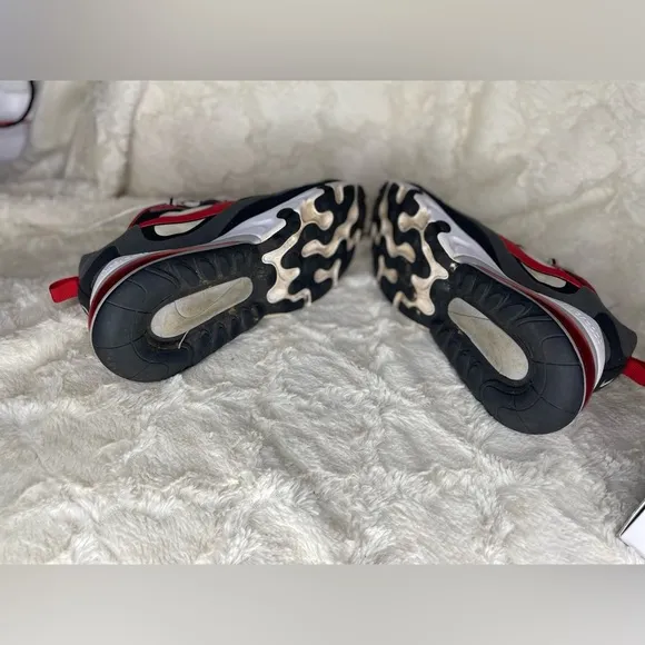 Nike Air Max 270 (GS)  Running Shoes size 9.5