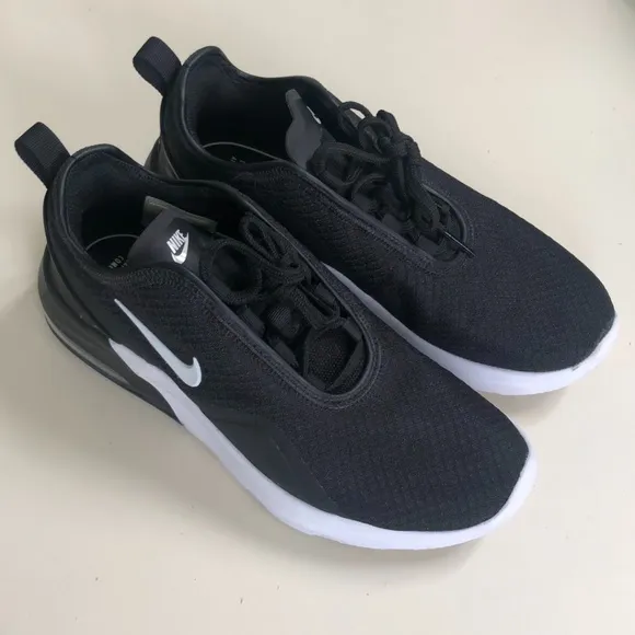 Nike Air Max Motion 2 Woman shoes size 7